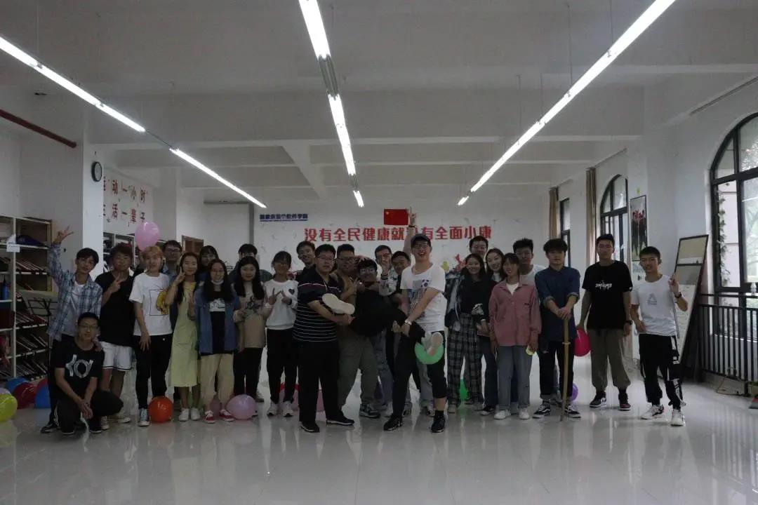 中秋和国庆的到来使每个人心中都充满了