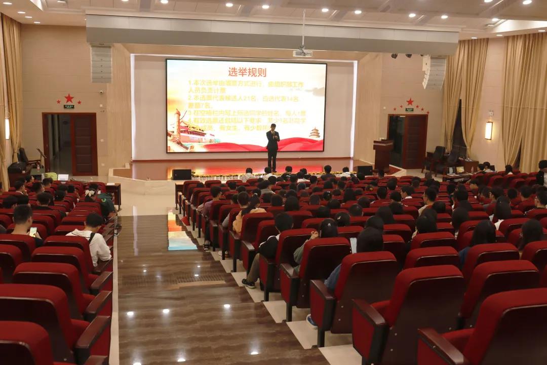 出席会议的有团委常务副书记吴依寒同志